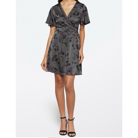 New 41 Hawthorn W's (L) Gray & Black Floral Satin Flutter Sleeve Faux Wrap Dress - Picture 2 of 14